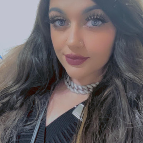 Meet your Posher, Amira - Picture 1 of 1